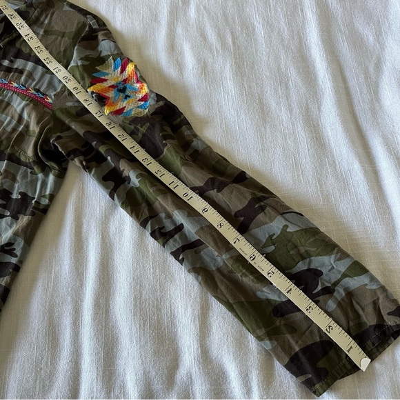 Andree by Unit Camo Embroidered  Roll Tab Long Sleeve Top Size M Tribal Aztec - Picture 9 of 13